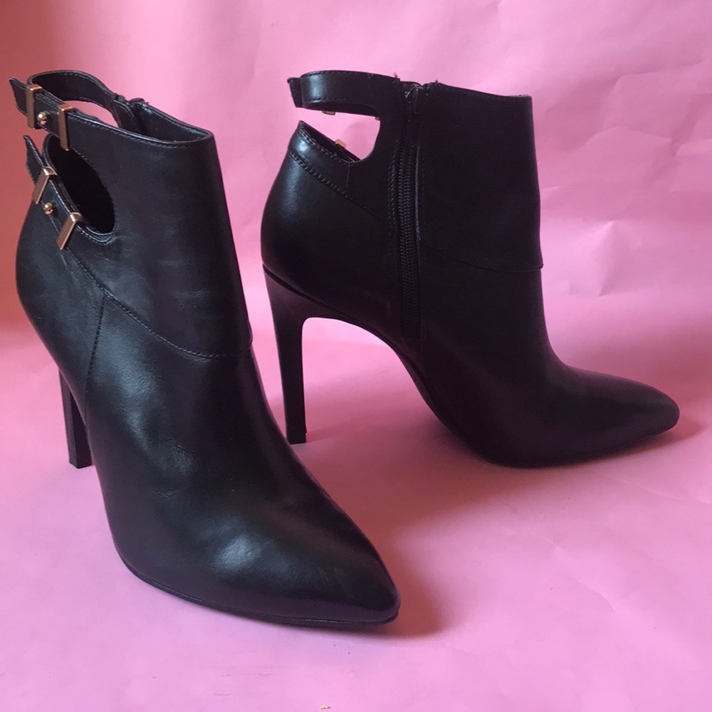 Black Guess leather booties